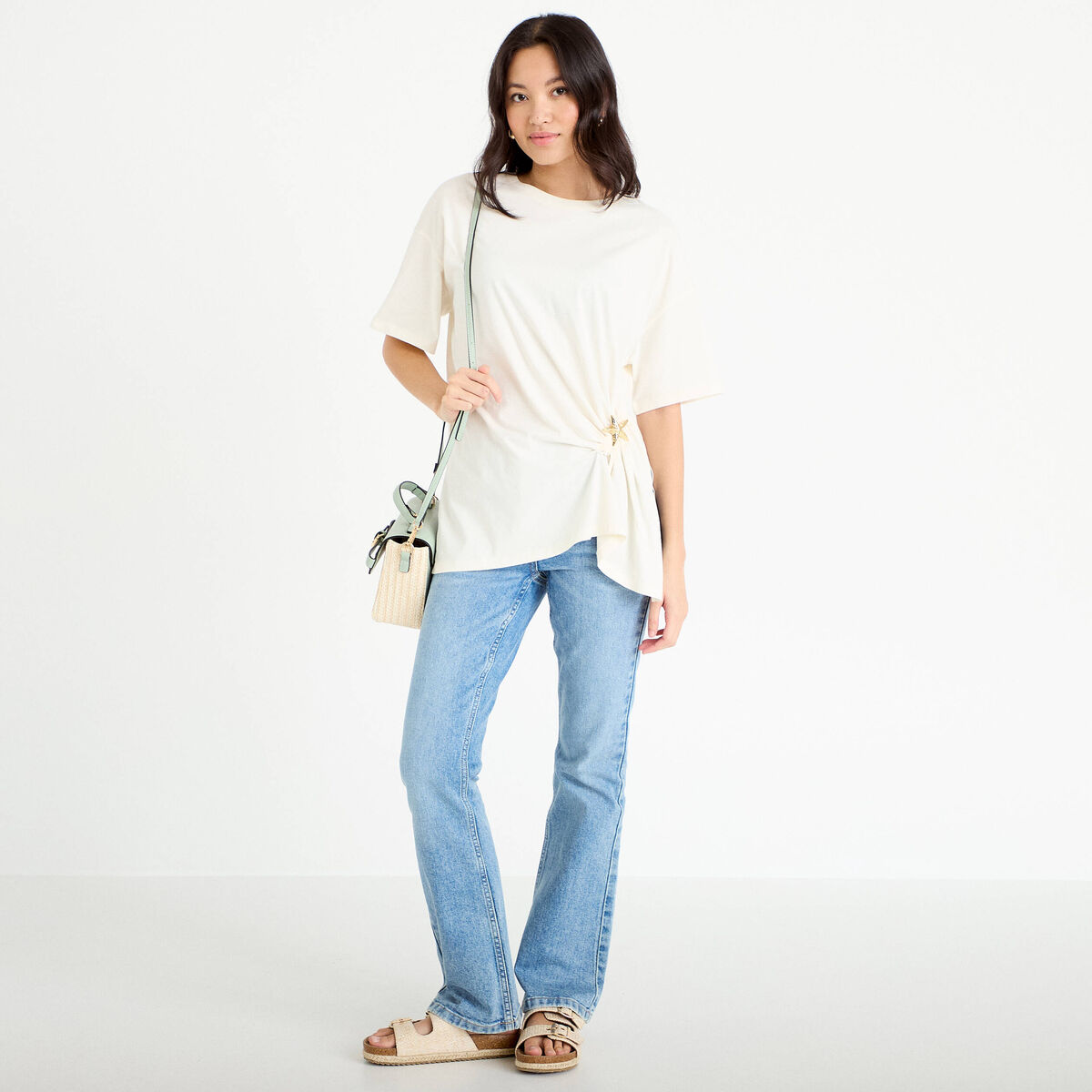 T-shirt &agrave; fronces avec bijou ecru femme