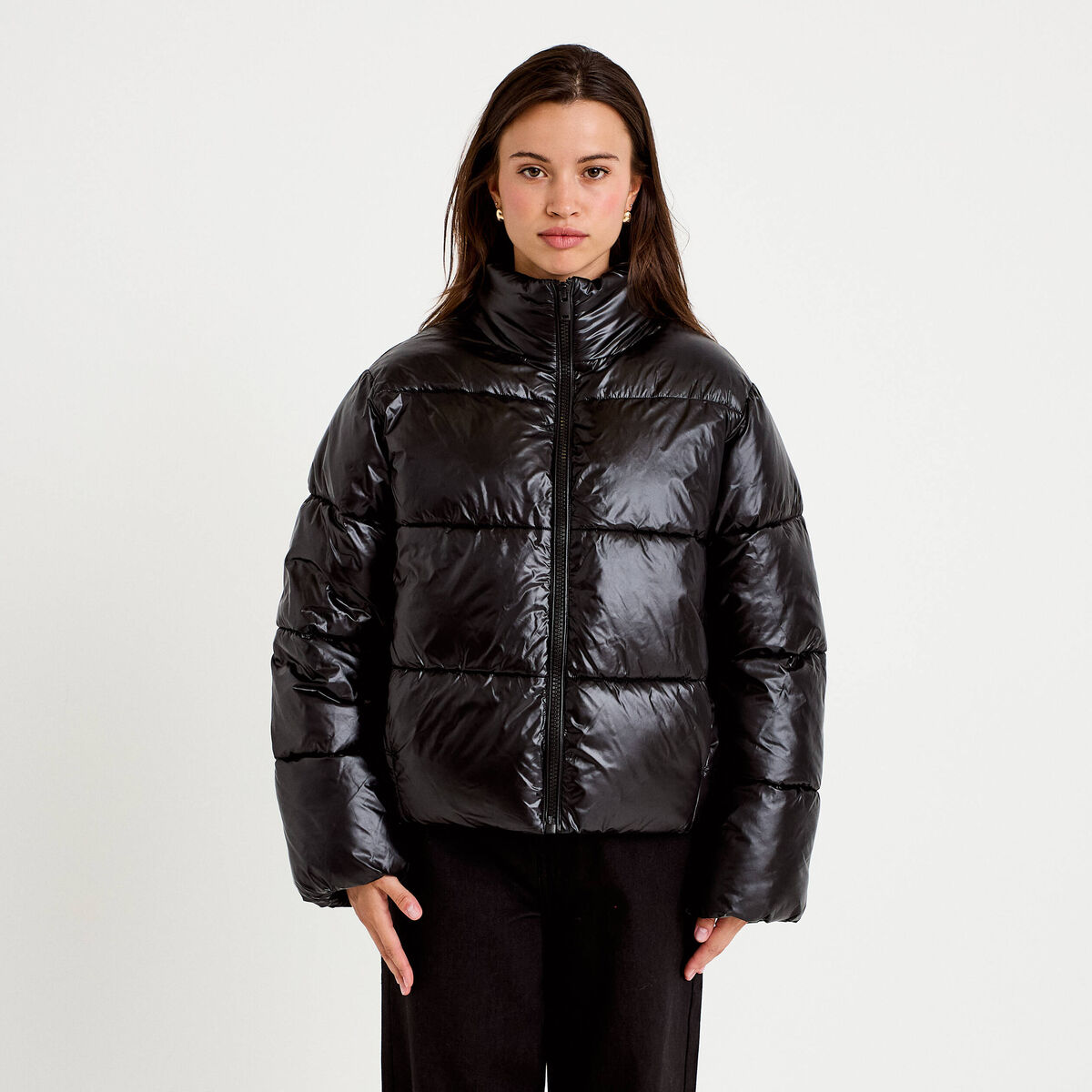 Doudoune col montant bas resserr&eacute; noir femme