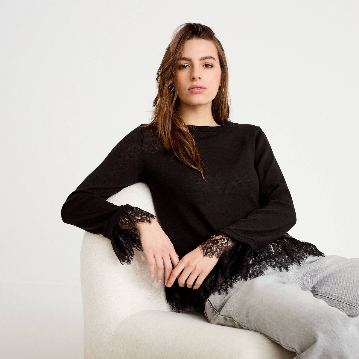 Pull d&eacute;tails de dentelle noir femme
