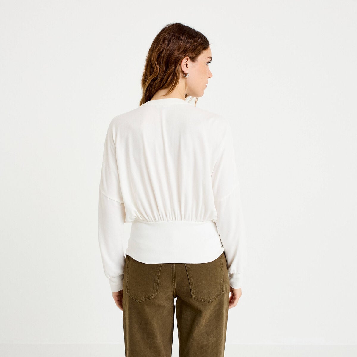 Gilet bas resserr&eacute; manches longues ecru femme