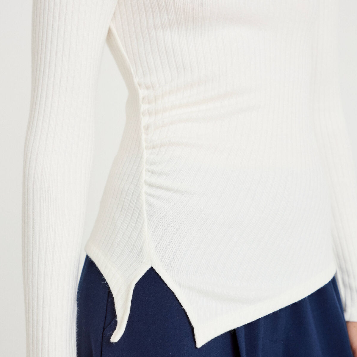 Top ajust&eacute; manches longues col rond ecru femme