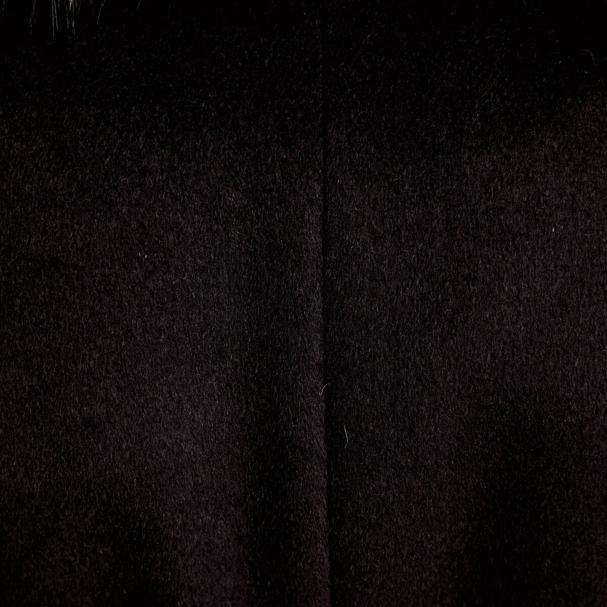Manteau cintr&eacute; col ch&acirc;le manches longues noir femme