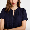 Blouse plastron brod&eacute; manches courtes bleu marine femme