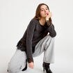 Pull d&eacute;tails de dentelle gris fonc&eacute; femme