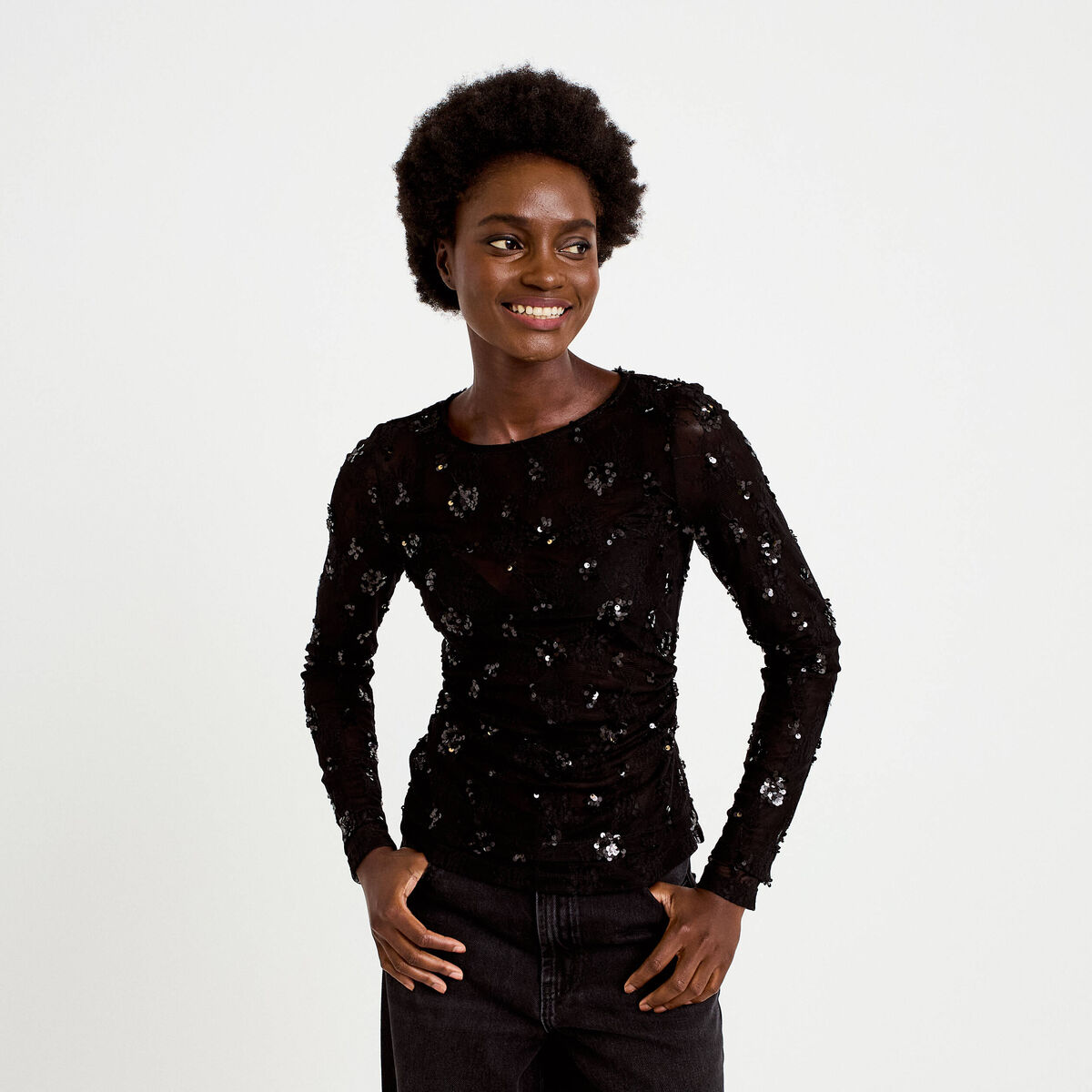 T-shirt ajust&eacute; col rond brod&eacute; perles noir femme