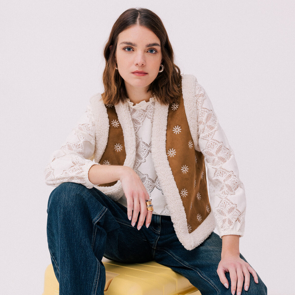 Lot Femme : Gilet Fourrure Marron + Haut Paillettes Noir Sans Manches Jennyfer - Taille 2/3 - Occasion Bon état