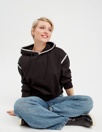 Sweat à capuche détails brodés noir femme