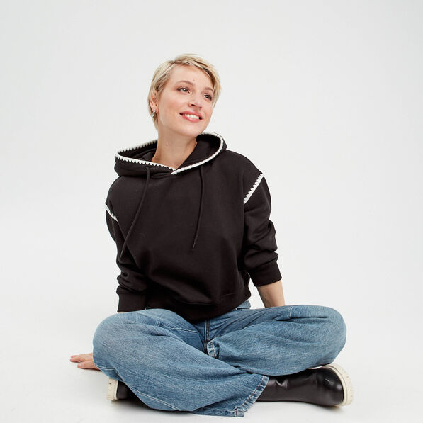 Sweat à capuche détails brodés noir femme