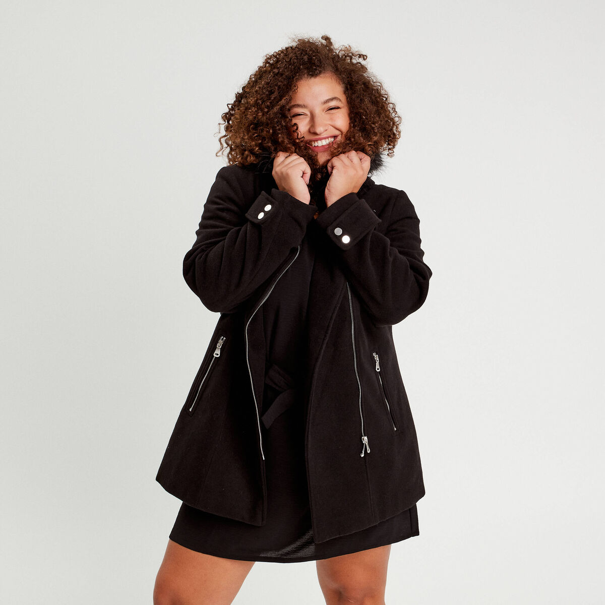Manteau droit avec capuche noir femme