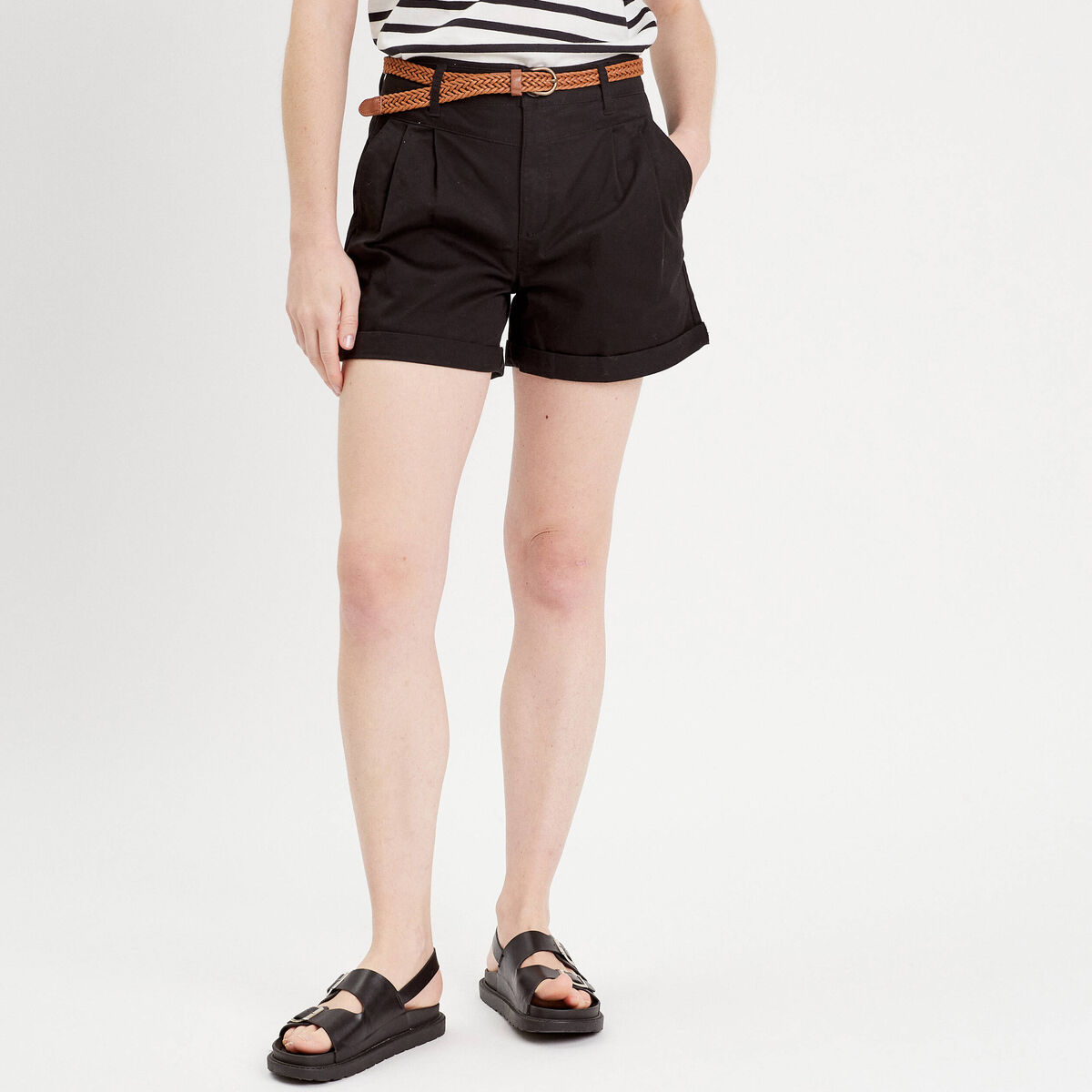 Short chino ceinturé noir femme