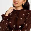 Chemise droite broderie manches longues marron fonc&eacute; femme