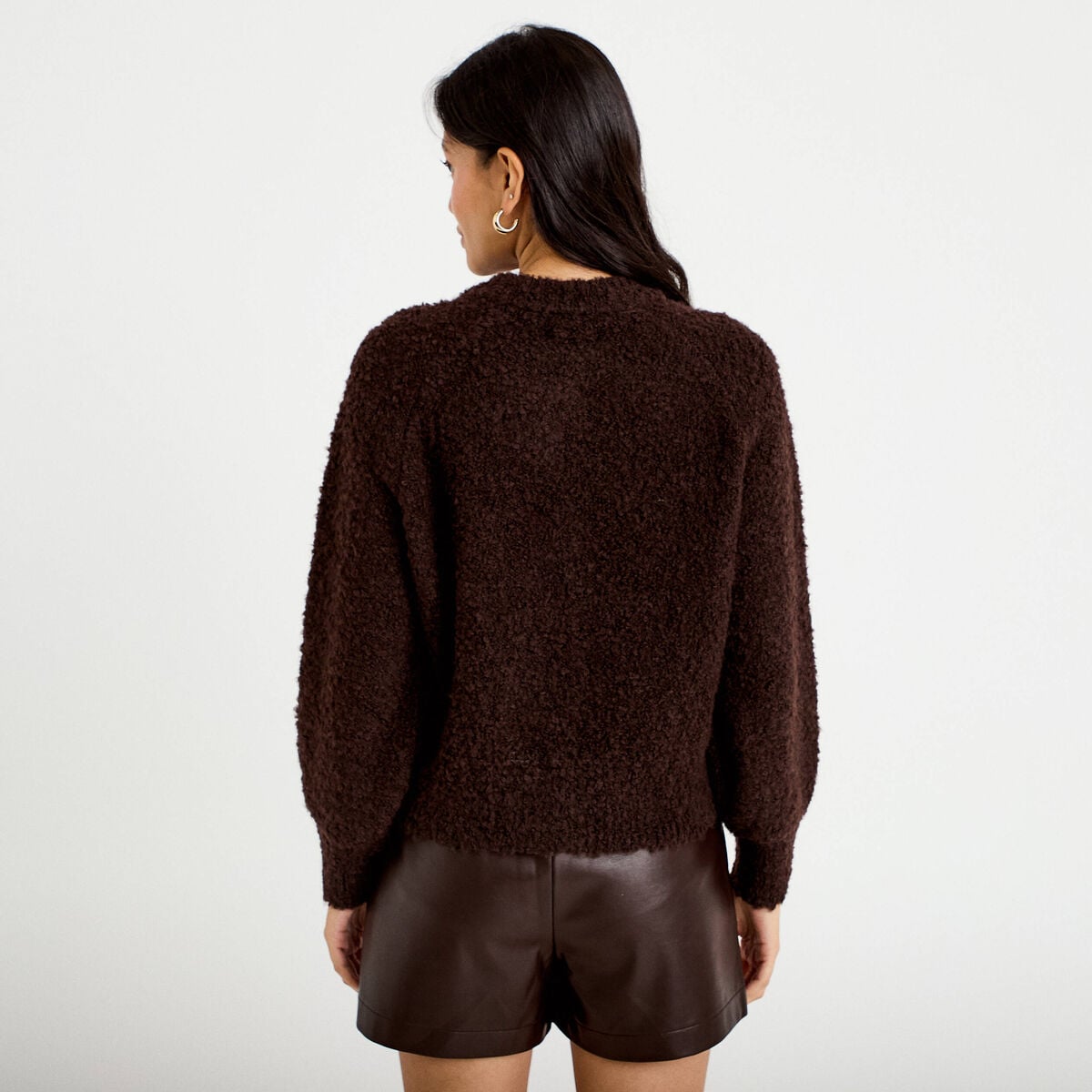 Gilet bouclette col rond manches longues marron fonc&eacute; femme