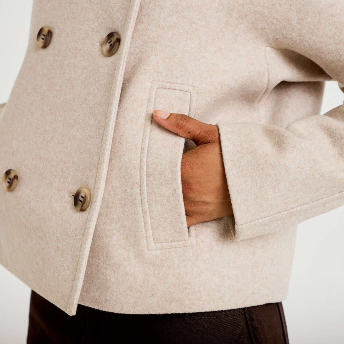 Veste chin&eacute;e col montant manches longues beige femme