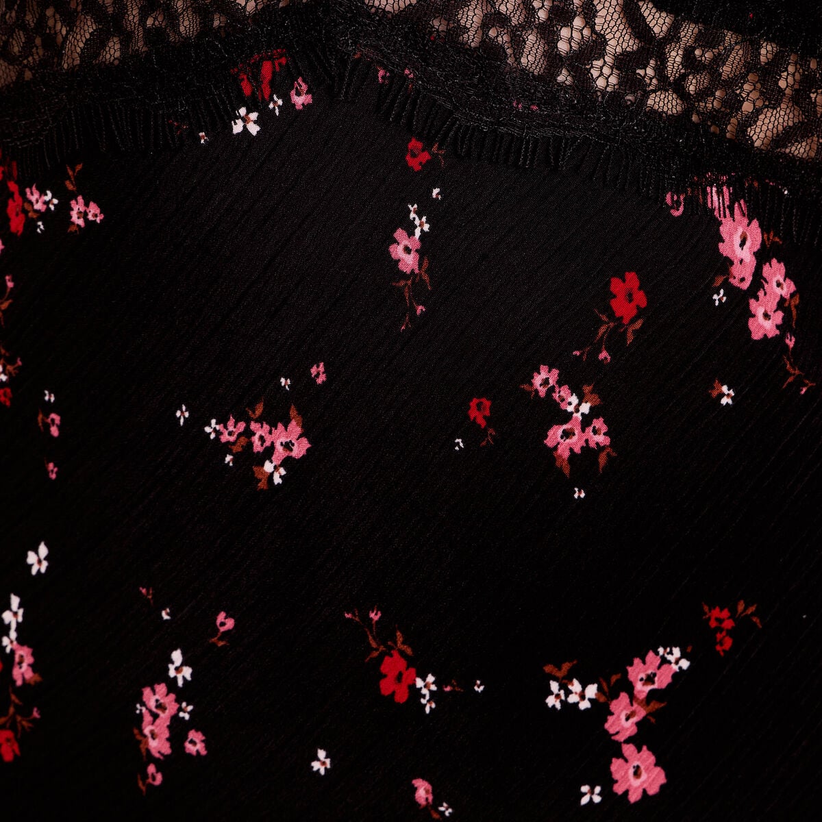 Robe &eacute;vas&eacute;e col v noir femme