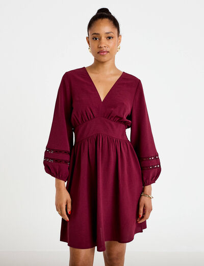Robe courte &eacute;vas&eacute;e col v manches 3/4 bordeaux femme