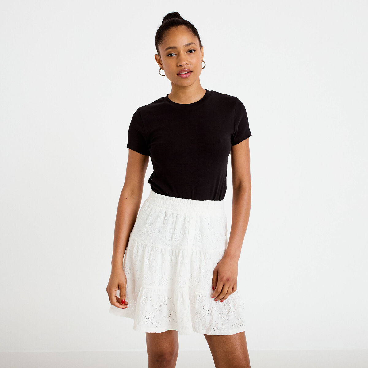 Jupe-short courte &eacute;vas&eacute;e en maille ecru femme