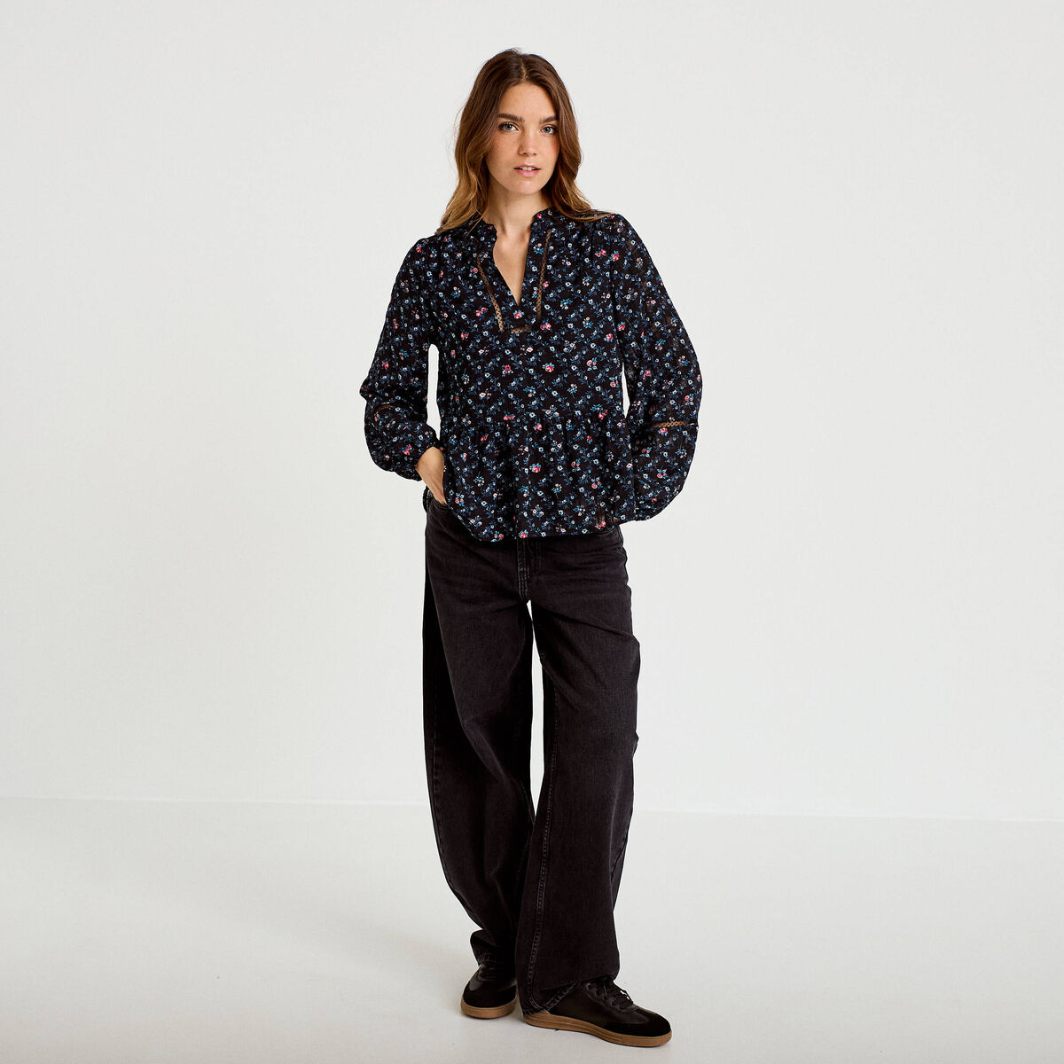 Chemise col v manches longues noir femme