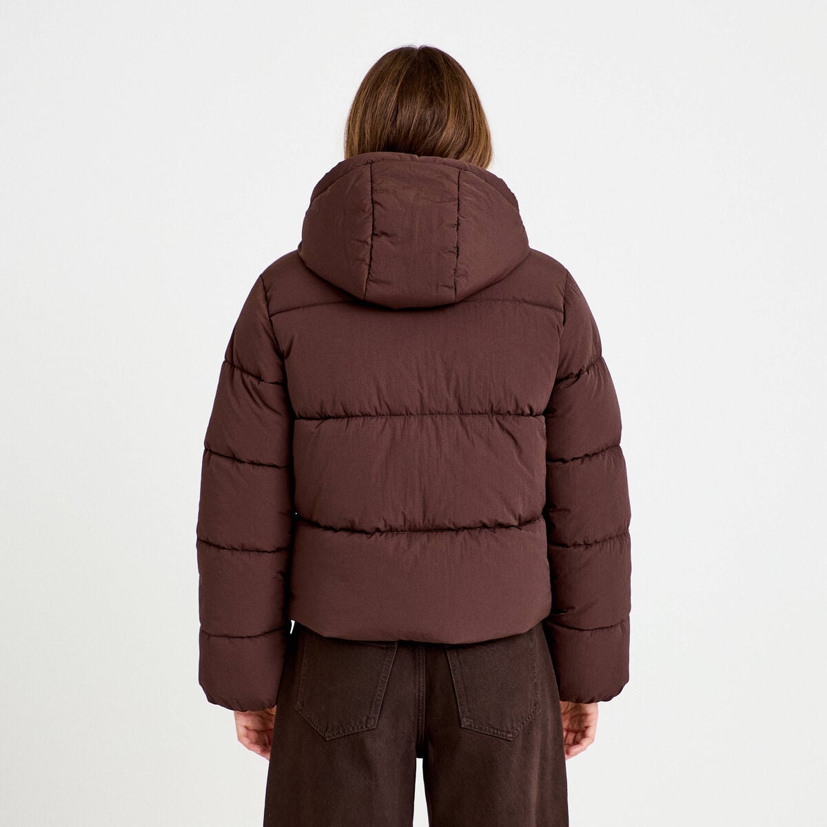 Doudoune droite cropped &agrave; capuche marron fonc&eacute; femme