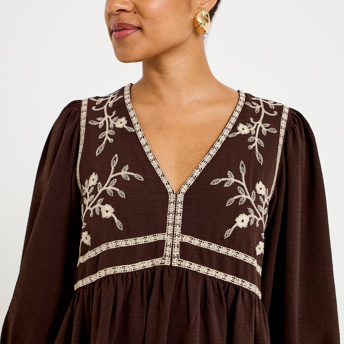 Robe droite courte col v manches 3/4 marron fonc&eacute; femme