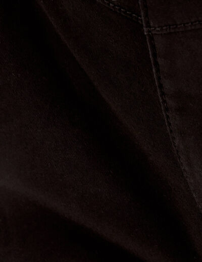 Short chino ceinturé noir femme