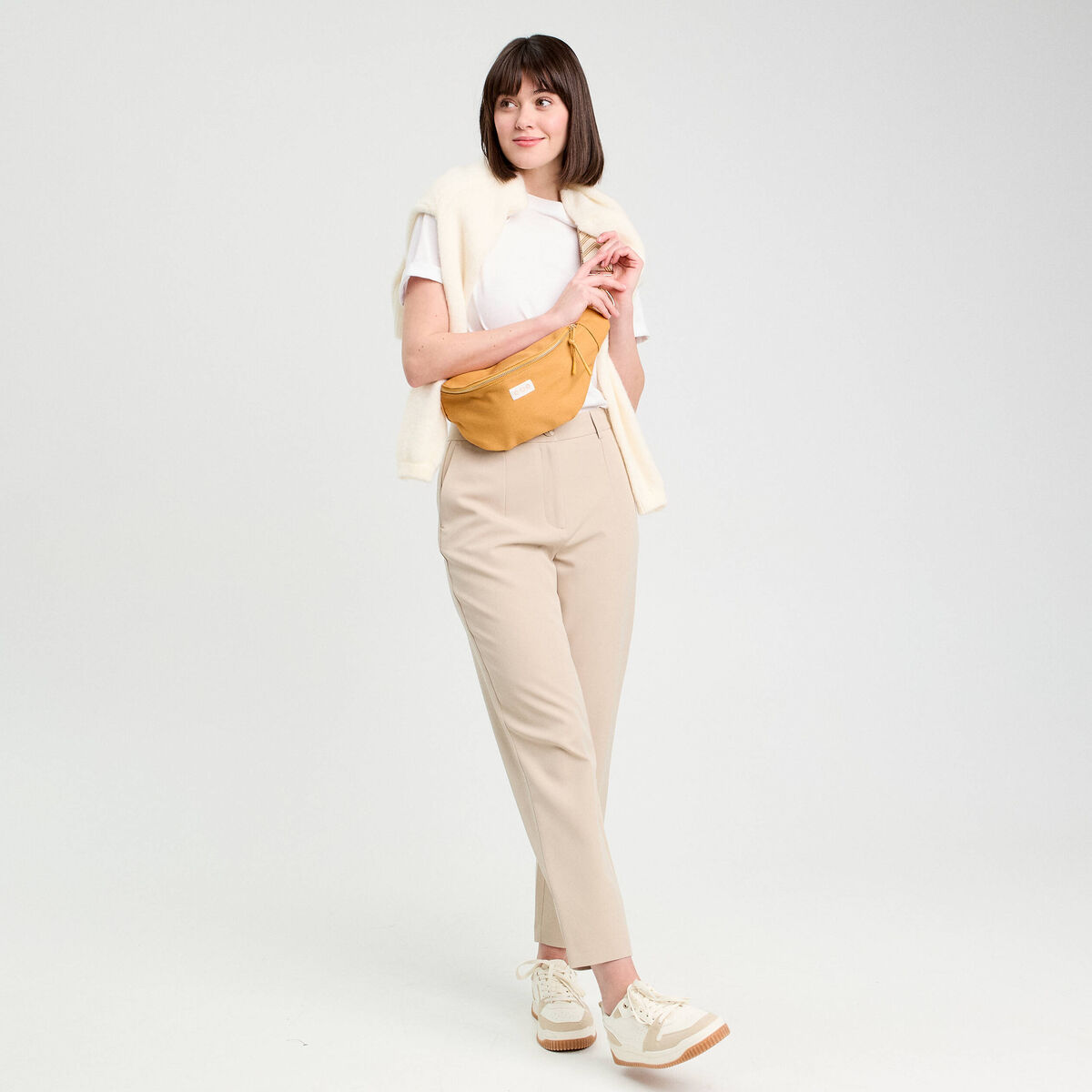 Pantalon carotte taupe femme