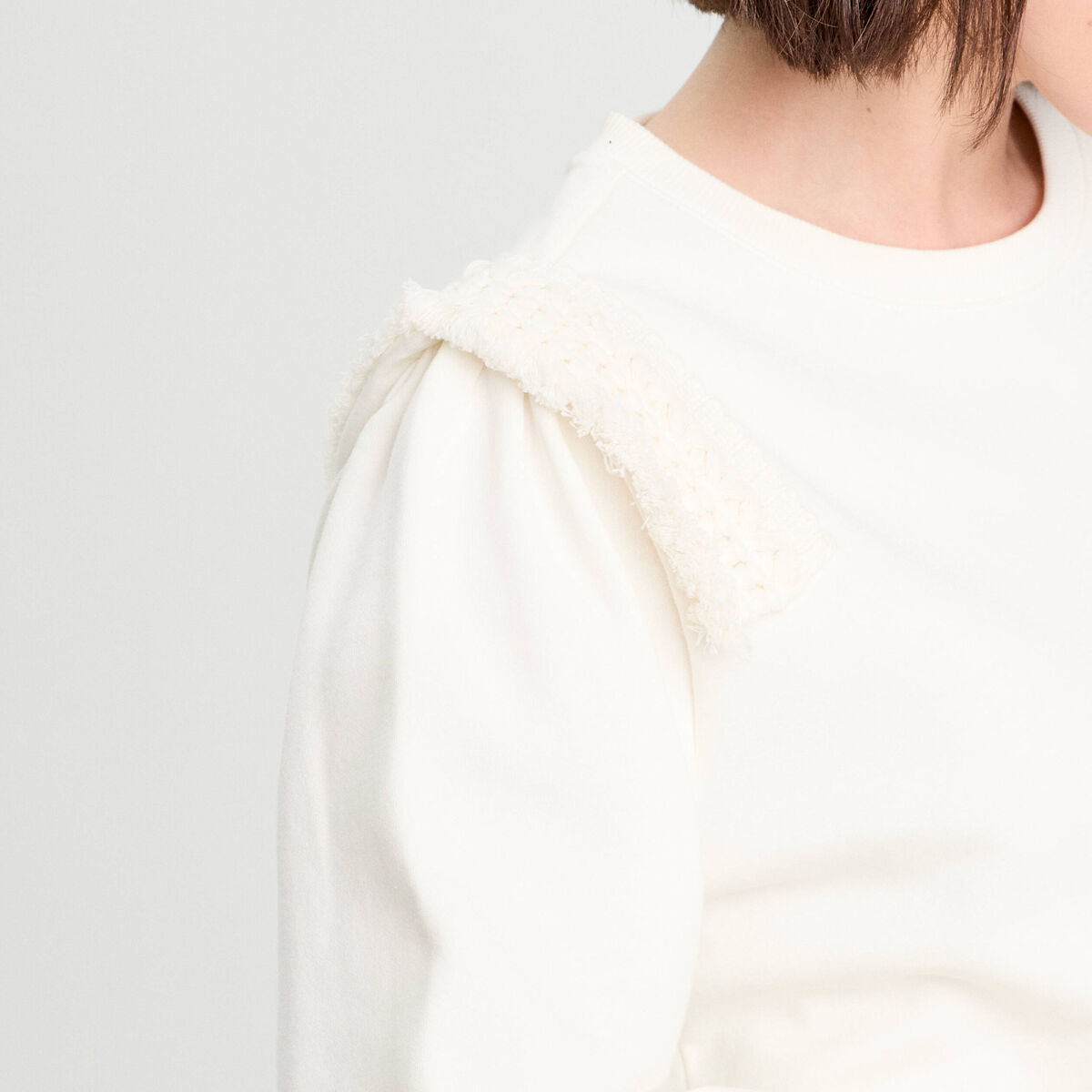 Sweat d&eacute;tails franges ecru femme