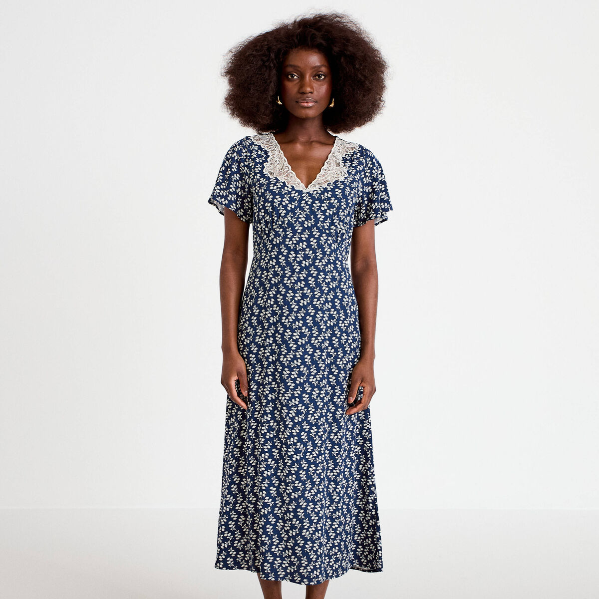Robe longue &eacute;vas&eacute;e col v dentelle bleu marine femme