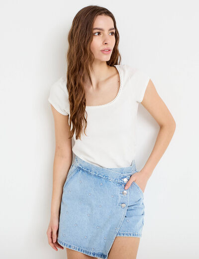 T-shirt cintr&eacute; d&eacute;collet&eacute; manches courtes ecru femme