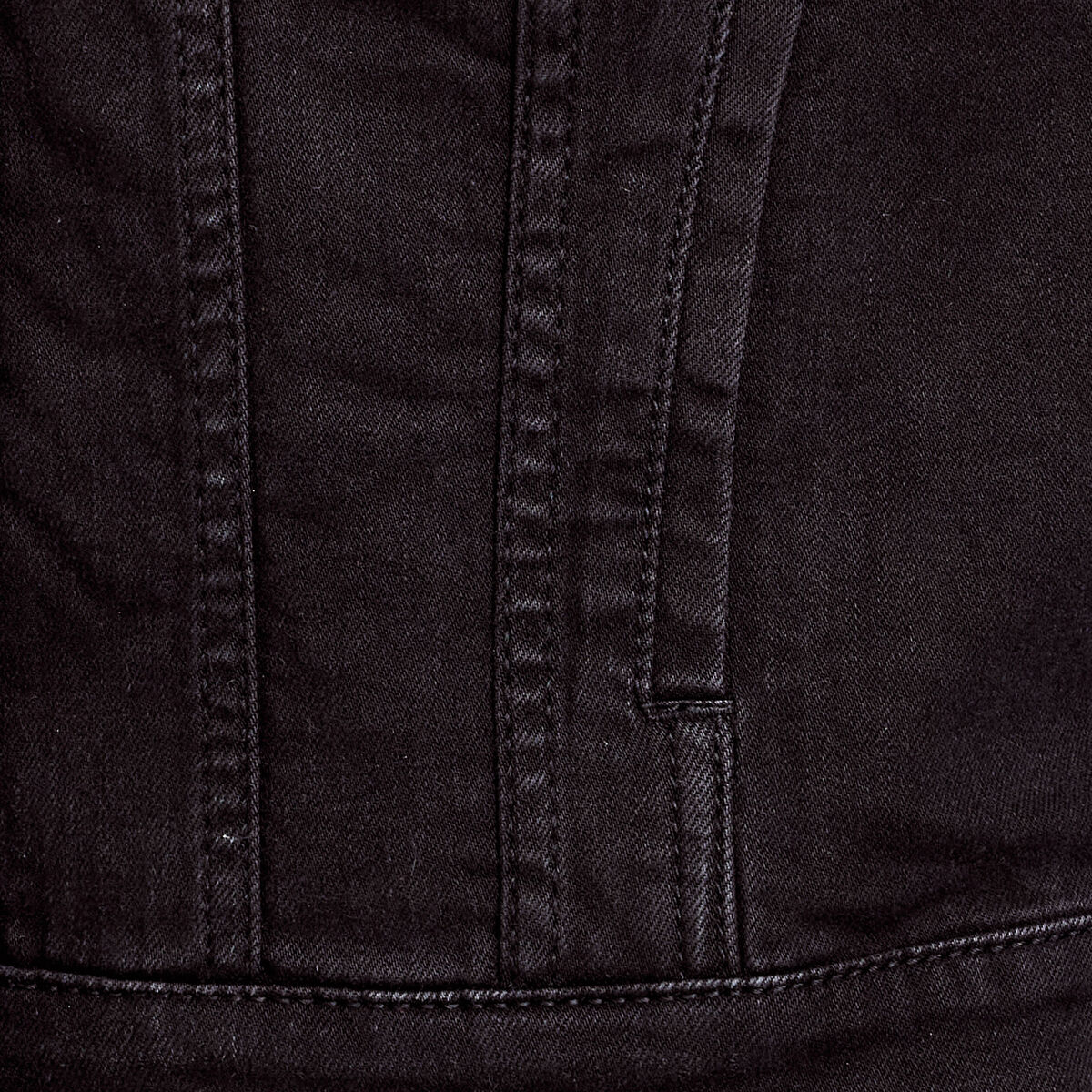 Veste droite boutonnée en jean noir femme