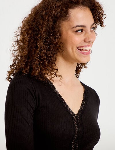 T-shirt ajust&eacute; dentelle manches longues noir femme
