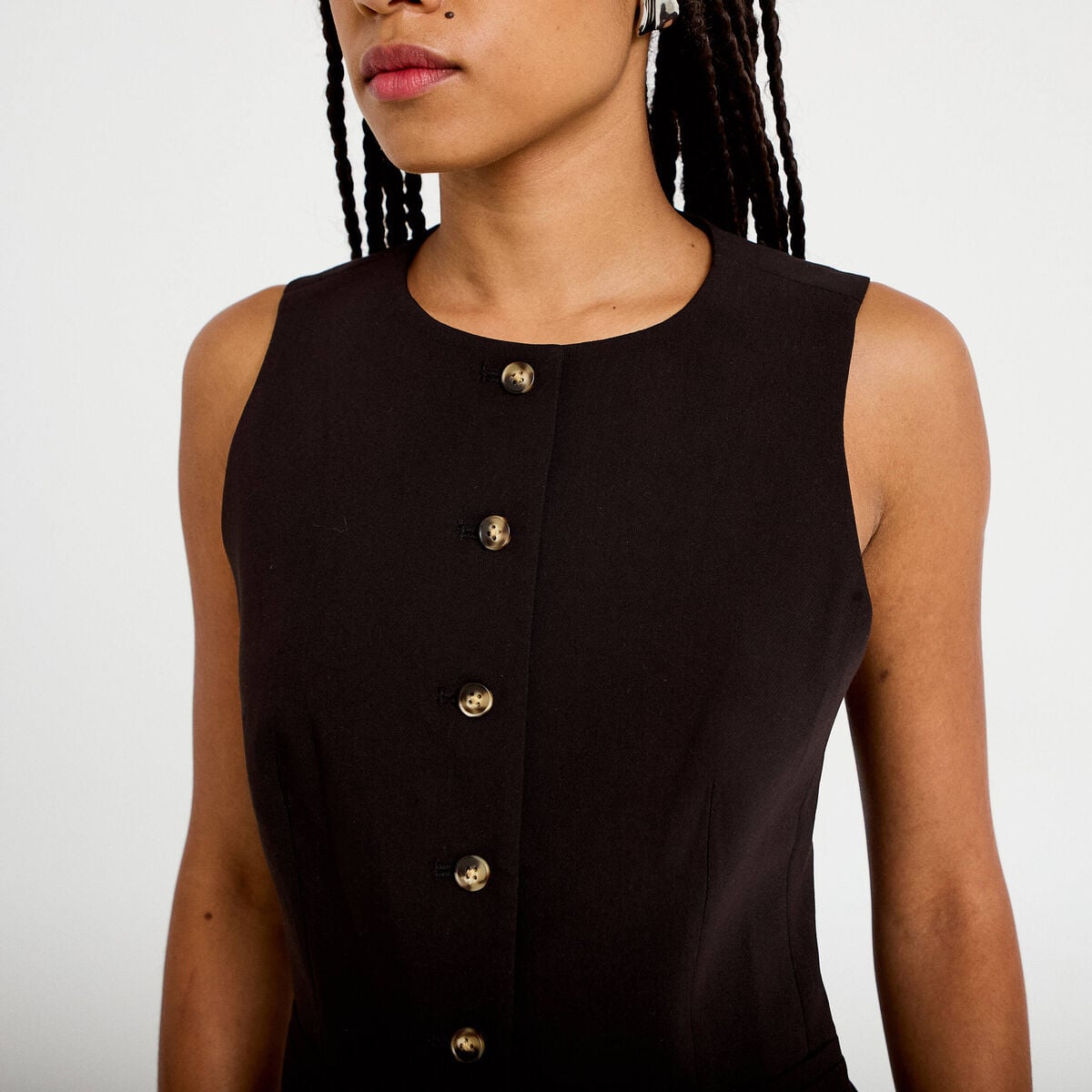 Gilet ajust&eacute; sans manches col rond noir femme