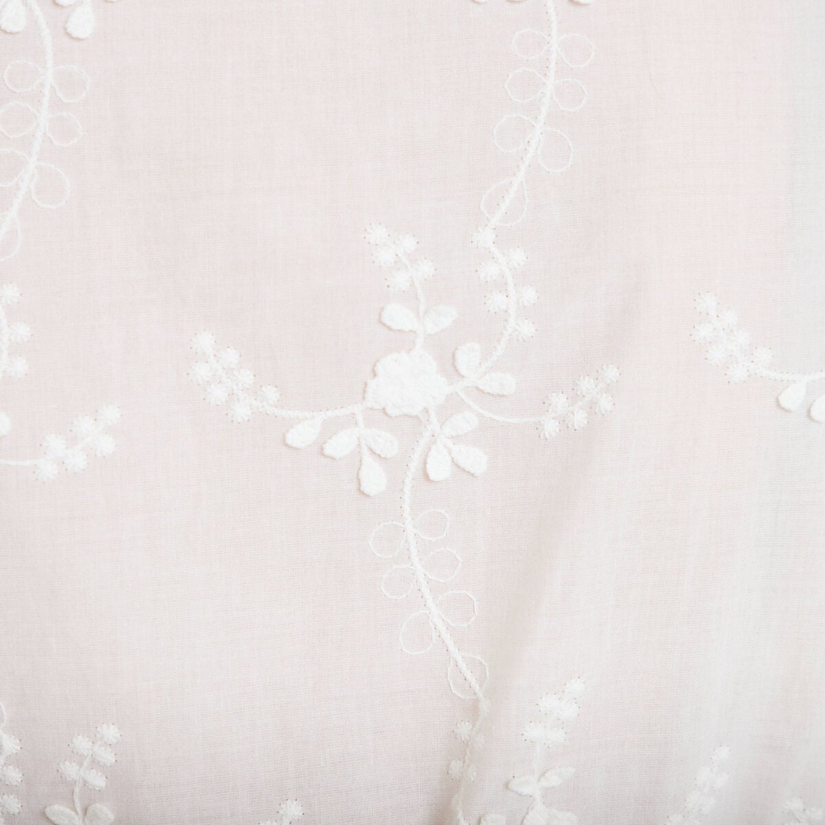 Blouse col v manches courtes brod&eacute;e ecru femme