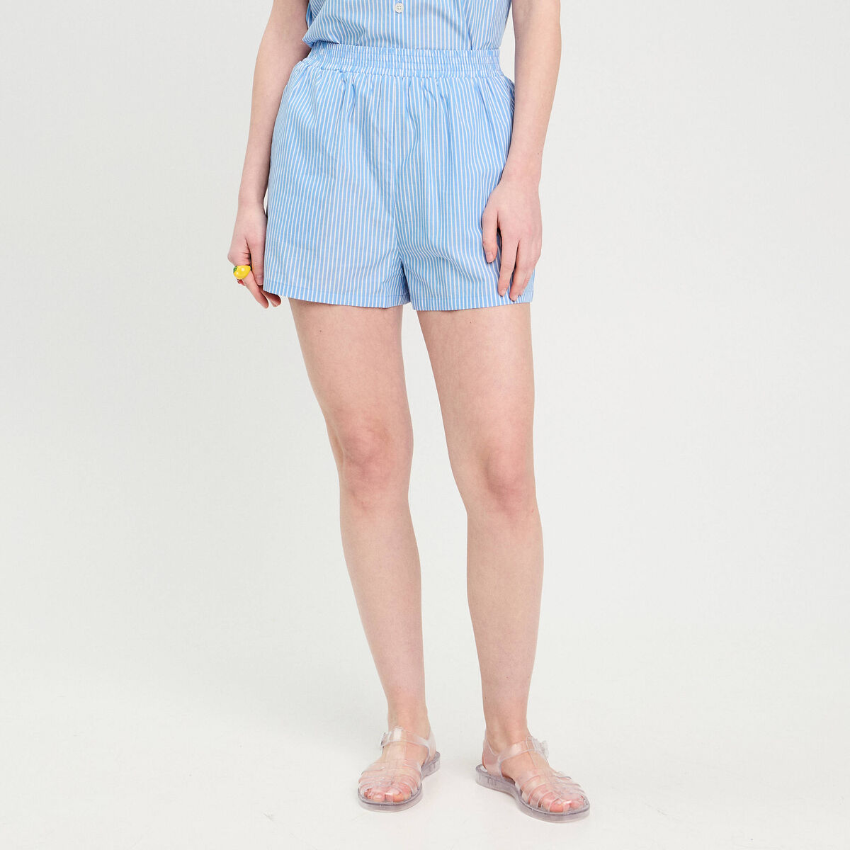 Short droit bleu femme