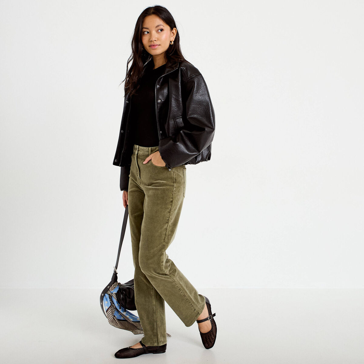 Pantalon droit en velours vert kaki femme