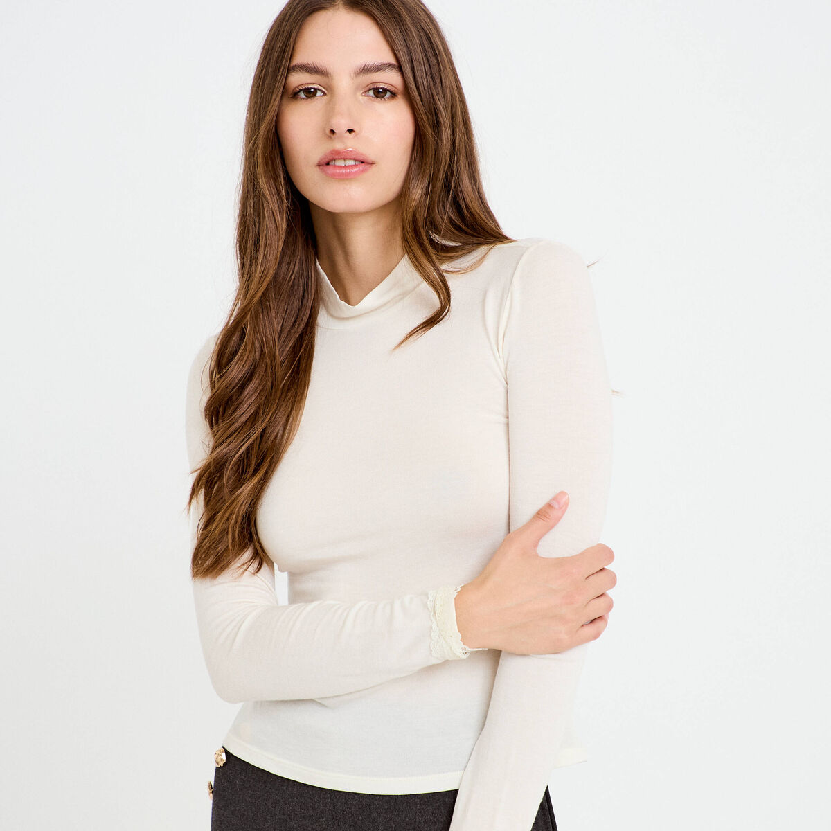 T-shirt ajust&eacute; col roul&eacute; dentelle ecru femme