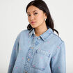 Surchemise denim broderies fleurs bleu fonc&eacute; femme