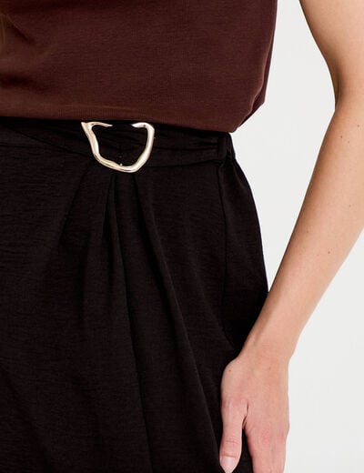 Jupe longue pliss&eacute;e avec bijou noir femme