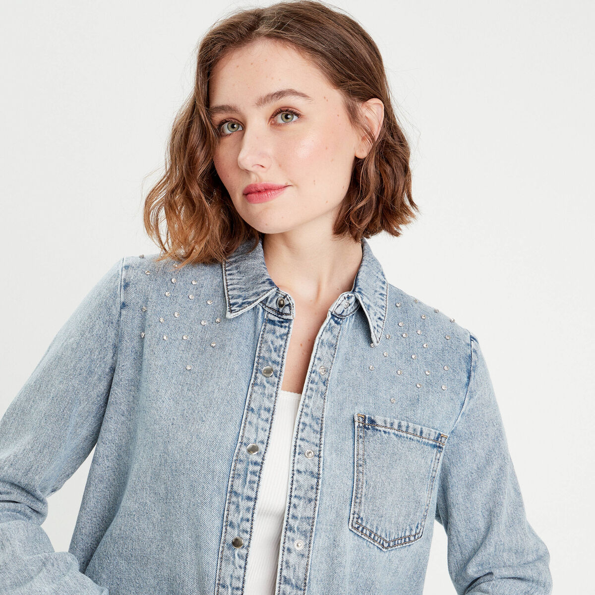 Chemise en jean avec clous denim bleach femme