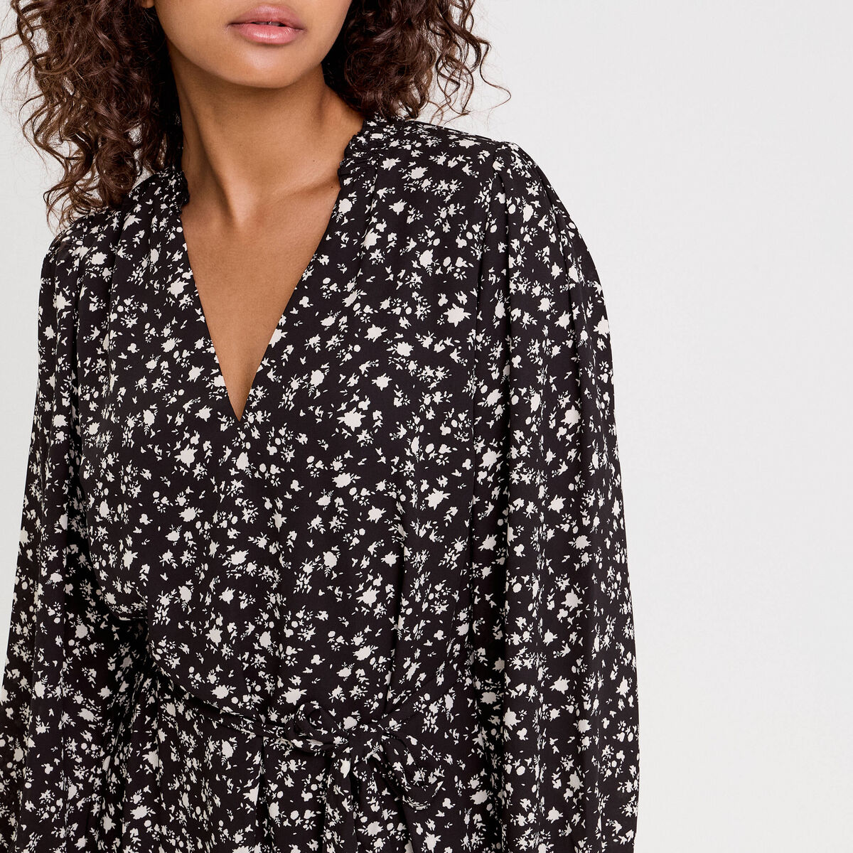 Robe droite ceintur&eacute;e blanc femme