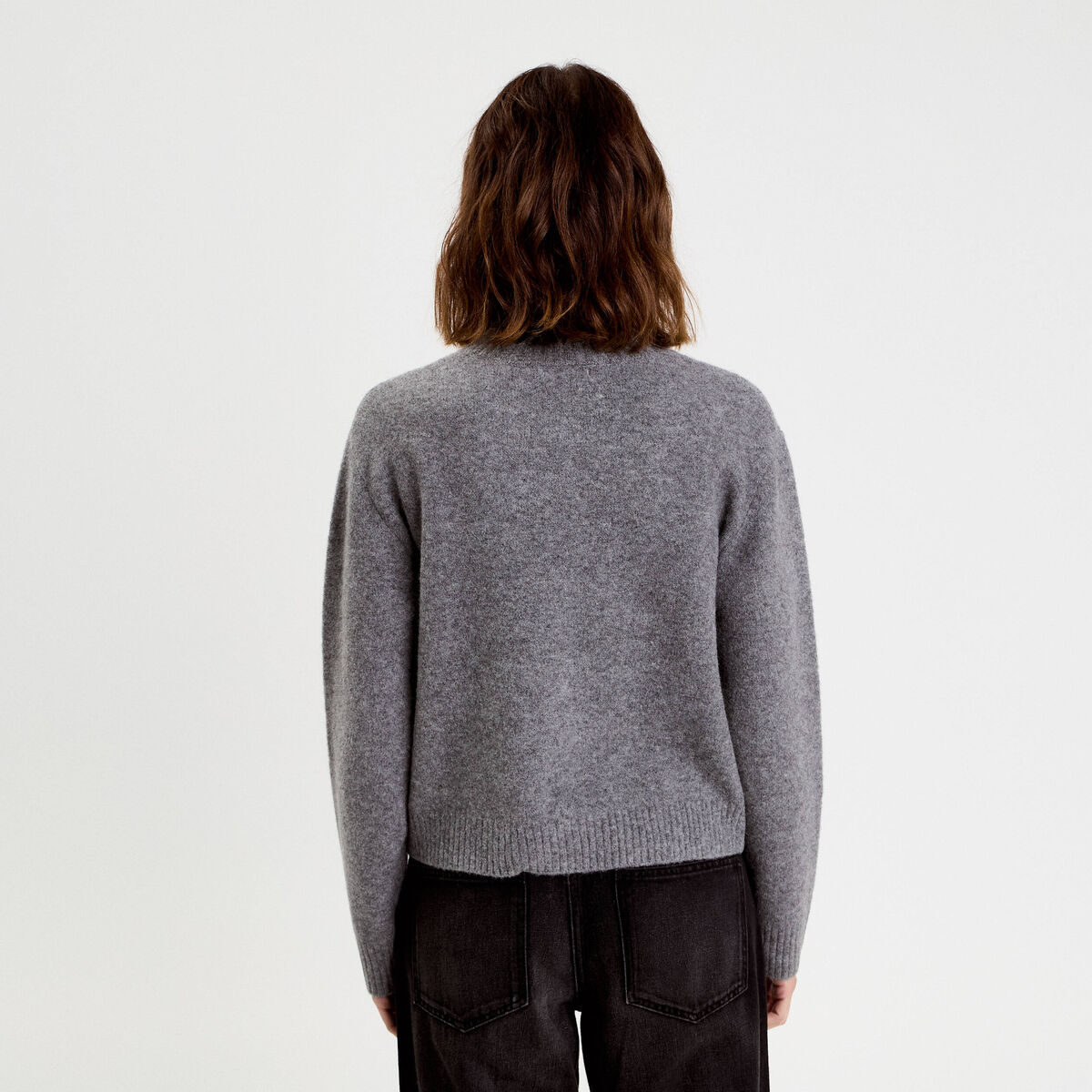 Pull avec perles gris fonc&eacute; femme