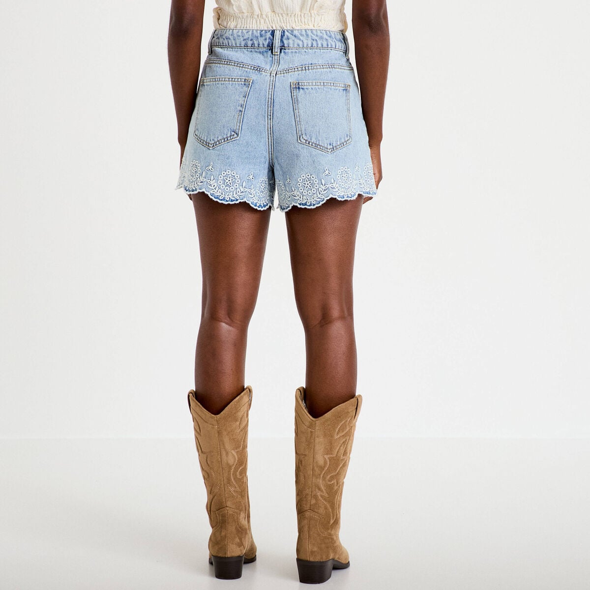 Short en jean avec broderie denim bleach femme
