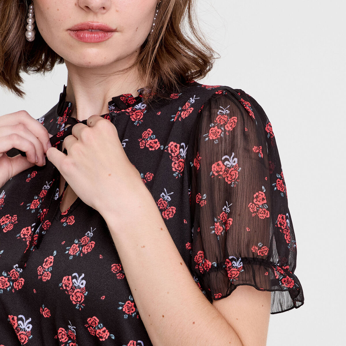 Blouse col V manches courtes noir femme