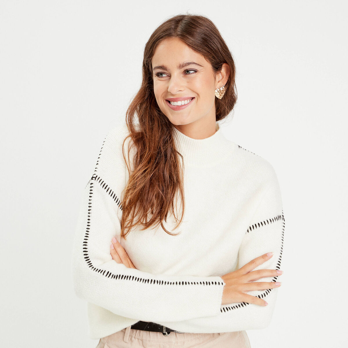 Pull brod&eacute; col montant ecru femme