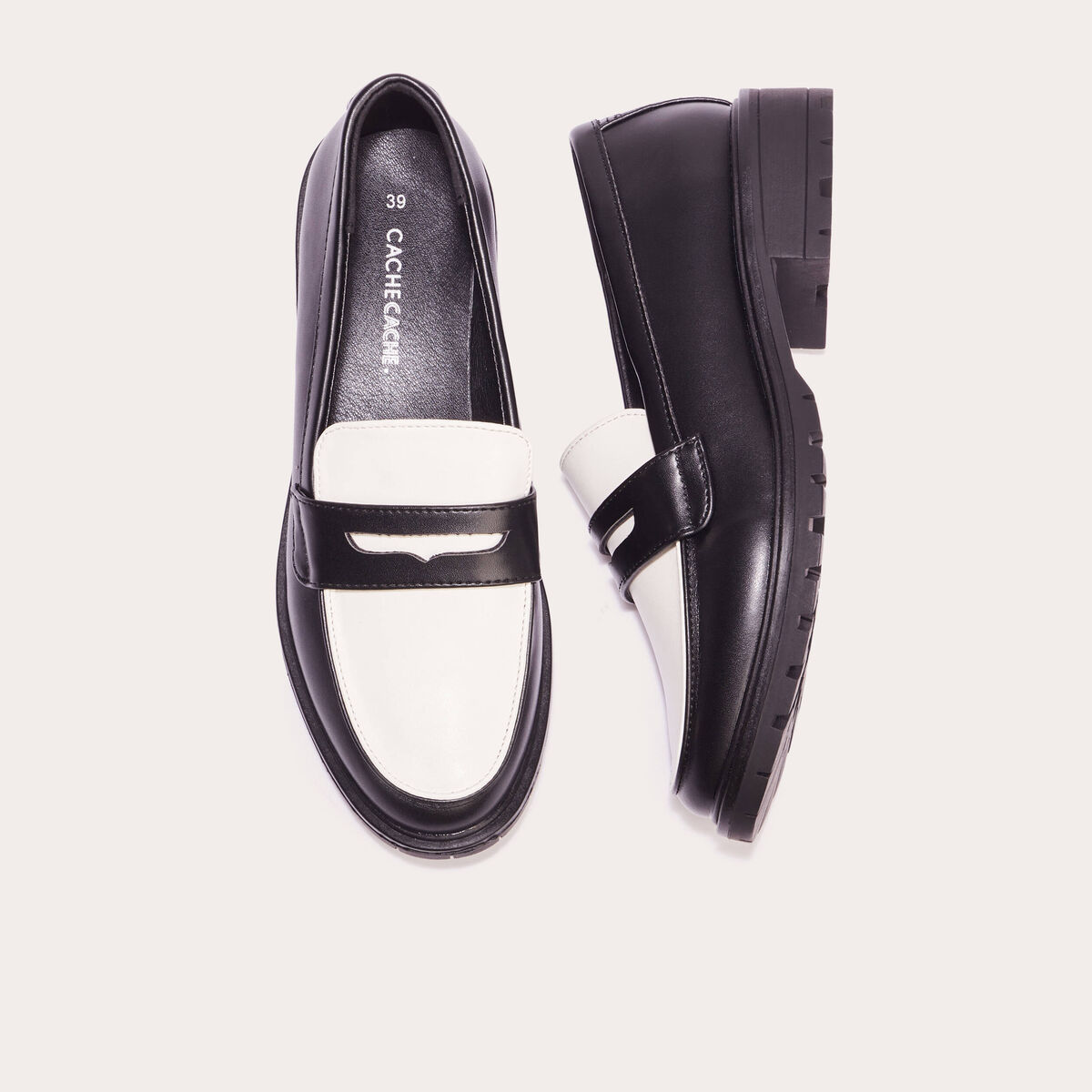 Mocassins vernis crantés ecru femme