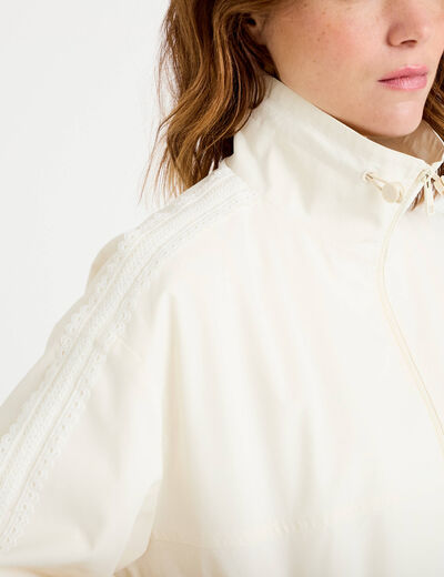 Veste col montant bas resserr&eacute; dentelle ecru femme