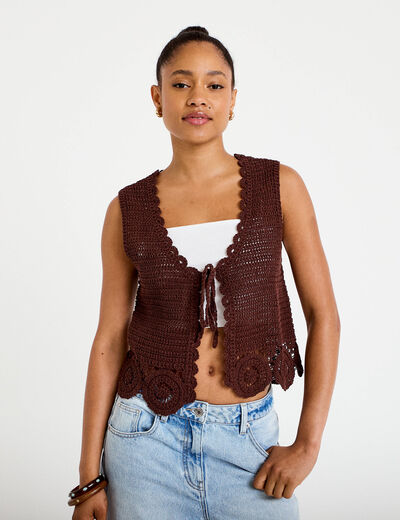 Gilet ajust&eacute; court sans manches col v marron fonc&eacute; femme