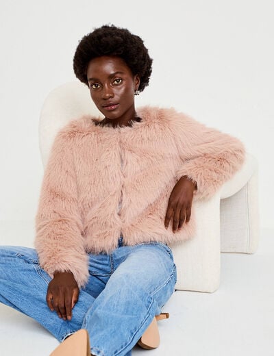 Veste droite fausse fourrure col rond rose poudr&eacute;e femme