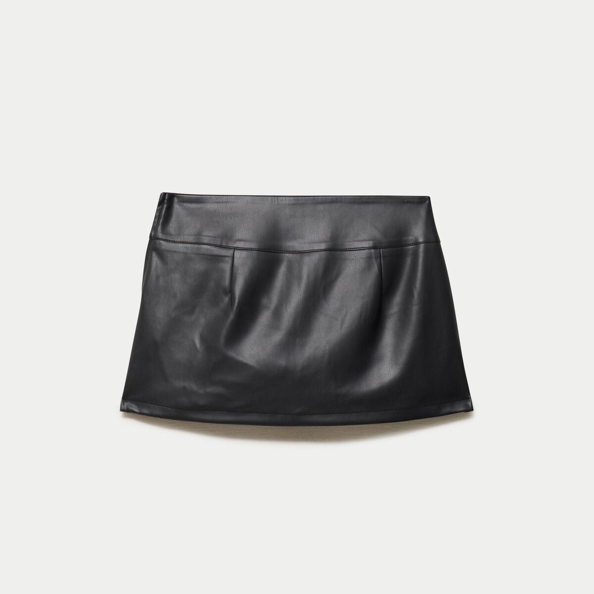 Jupe-short mini enduite d&eacute;tails clout&eacute;s noir femme