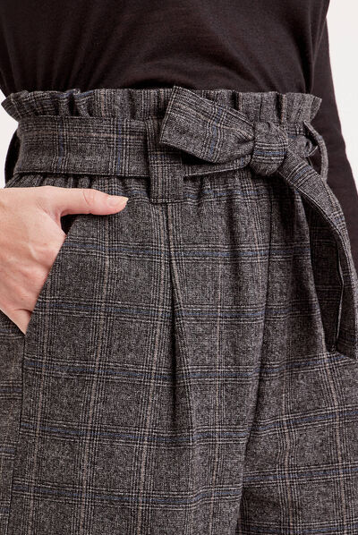 Short droit ceinturé noir femme