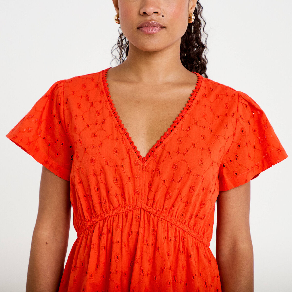 Robe courte &eacute;vas&eacute;e d&eacute;collet&eacute; brod&eacute;e orange fonc&eacute; femme